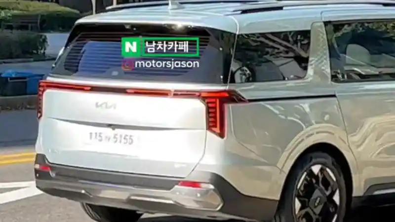 Foto - SPY SHOT: Kia Grand Carnival Facelift Tanpa Jubah Kamuflase