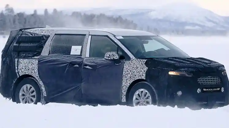 Foto - SPYSHOT: Kia Grand Sedona Facelift