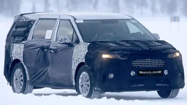 Berita - SPYSHOT: Kia Grand Sedona Facelift