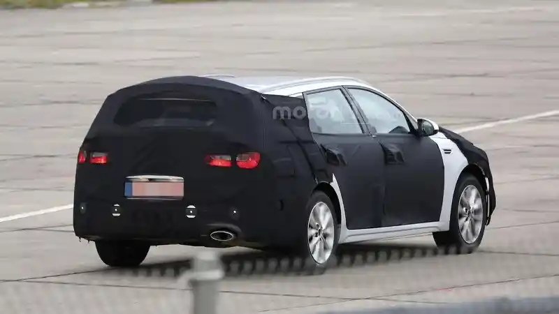 Foto - SPY SHOT : Kia Optima Estate Tertangkap Kamera