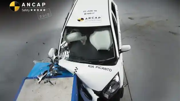 Foto - VIDEO: Crash Test Kia Picanto