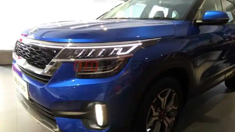 Foto - Komparasi Kia Seltos VS Xpander Cross