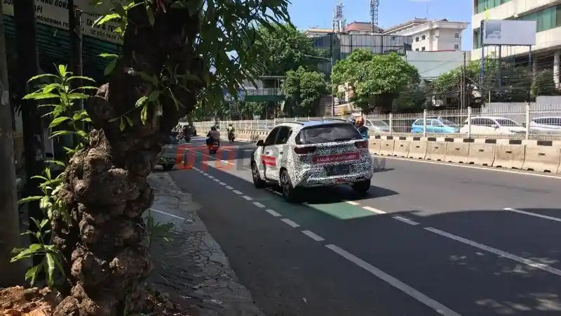 Foto - Prototipe Kia Sonet Kembali Gentayangan Di Jalan. Semakin Dekat Waktu Peluncuran?