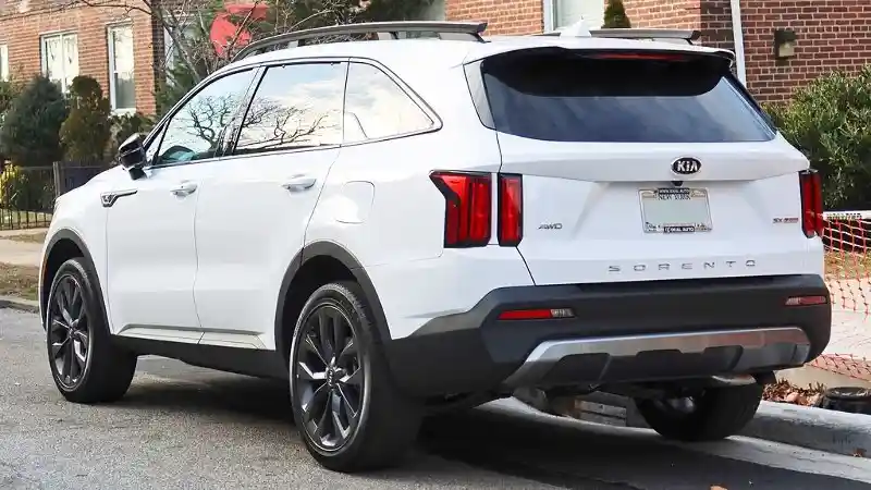 Foto - Kia Sorento Dibidik Meluncur Minggu Ini