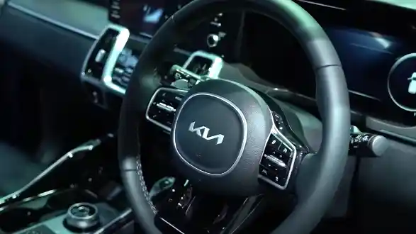 Foto - Dijual Hampir Sentuh Rp 1 Miliar, Apa Hebatnya KIA Sorento?