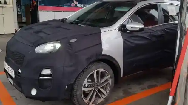 Berita - SPY SHOT: Kia Sportage Facelift 2018 Sedang Isi Bensin