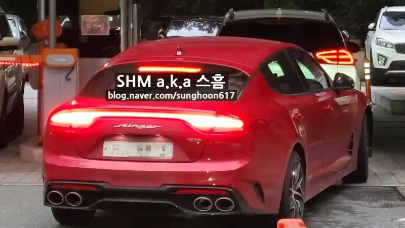 Foto - KIA Stinger Facelift terlihat Tanpa Kamuflase