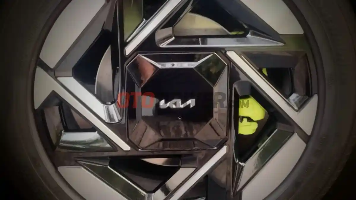 Foto - Kia Segera Produksi MPV Di Cikarang, Gunakan Basis Stargazer