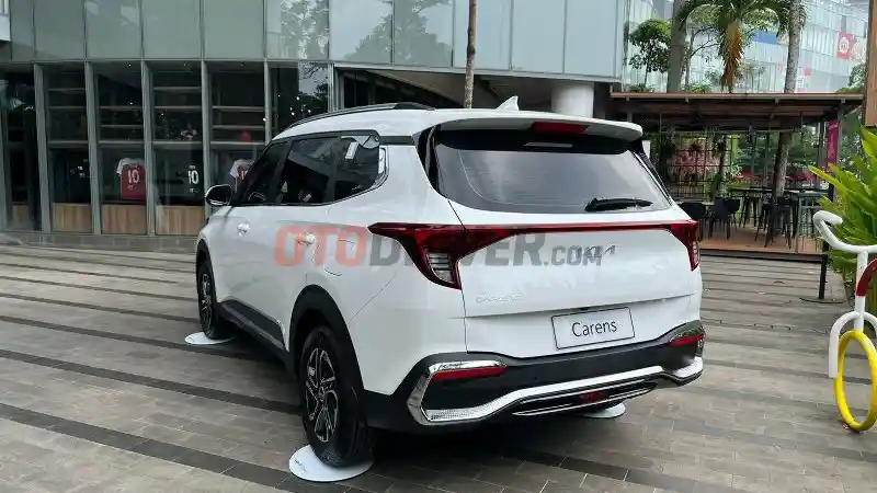 Foto - KIA Luncurkan Carens Dengan Captain Seat, Simak Detailnya