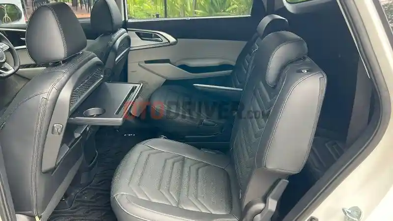 Foto - KIA Luncurkan Carens Dengan Captain Seat, Simak Detailnya