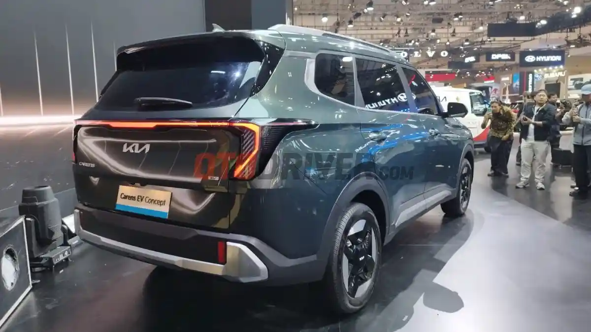 Foto - Kia Carens EV Diperkenalkan, Mulai Dirakit November 2026