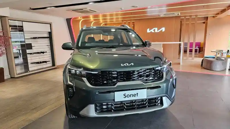 Foto - Dongkrak Daya Saing, KIA Turunkan Harga Carens Dan Sonet Hingga 20 Jutaan