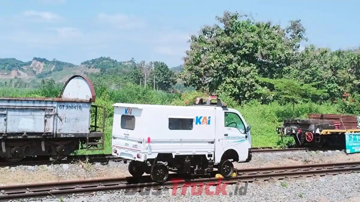 Foto - Mengenal KPJ, Pikap Penjaga Rel Kereta Api
