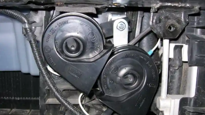 Foto - Musim Hujan Jangan Lupa Cek Posisi Klakson