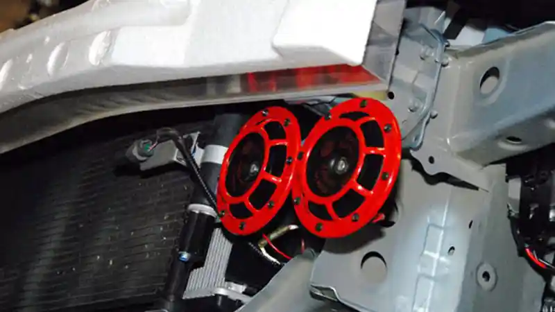 Foto - Musim Hujan Jangan Lupa Cek Posisi Klakson