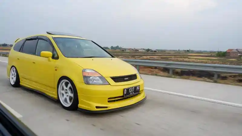 Foto - Cek Tekanan Ban Tidak Boleh Asal. Ada Aturannya 