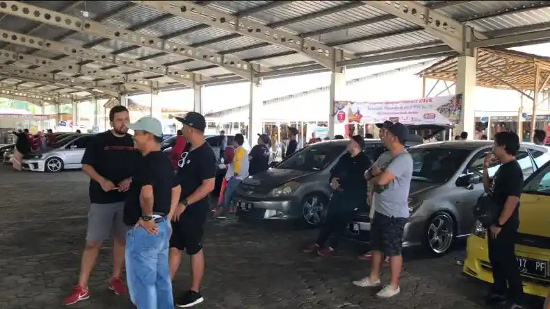 Foto - Komunitas Honda Stream di Bandung Solid Jaga Eksistensi