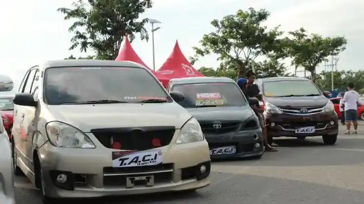 Foto - Busi NGK Sukses Menyatukan Bermacam Komunitas Lintas Merek 