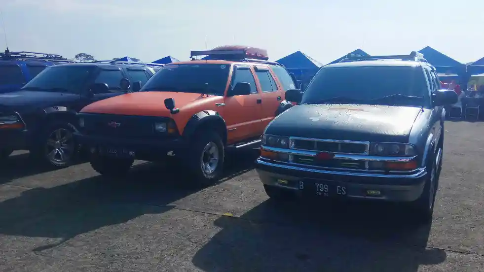 Foto - Berbagai Komunitas Padati 'Parkiran' Pesawat Lanud Halim, Ada Apa?