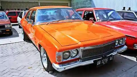 Foto - KOMUNITAS: Ratusan Mobil Retro Di Sumut Silaturahmi Akbar