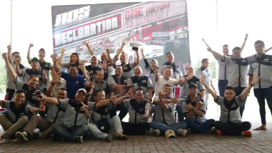 Berita - Bertambah Lagi Komunitas Mobil Berdasarkan Kesamaan Warna