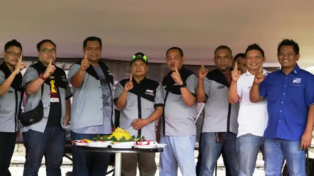 Foto - Bertambah Lagi Komunitas Mobil Berdasarkan Kesamaan Warna