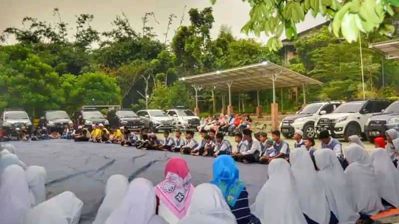 Foto - Gaya Terios Rush Club Indonesia Adakan Buka Bersama