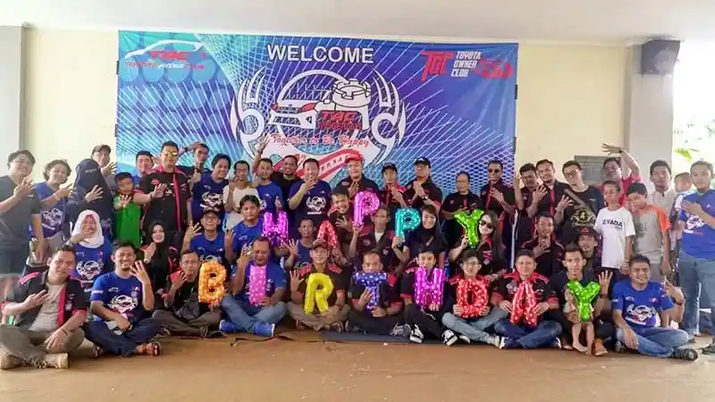 Foto - Komunitas Toyota Agya di Tangerang Ajak Puluhan Anak Yatim Untuk Rayakan Ulang Tahun