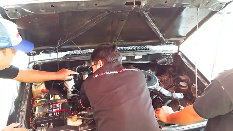 Foto - Komunitas Pemilik Toyota Kijang Belajar Teknis Busi di Markas NGK