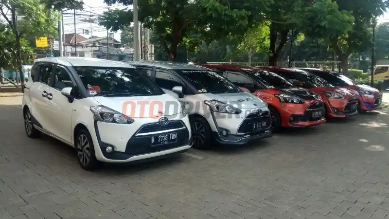 Foto - Kenapa Lebih Laris Avanza ketimbang Sienta?