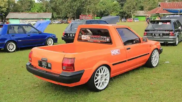 Foto - Ratusan Toyota Starlet Pertahankan Eksistensinya Dalam Jambore