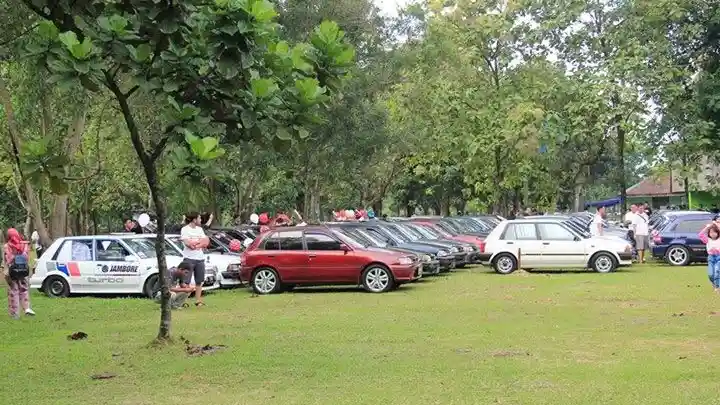 Foto - Ratusan Toyota Starlet Pertahankan Eksistensinya Dalam Jambore