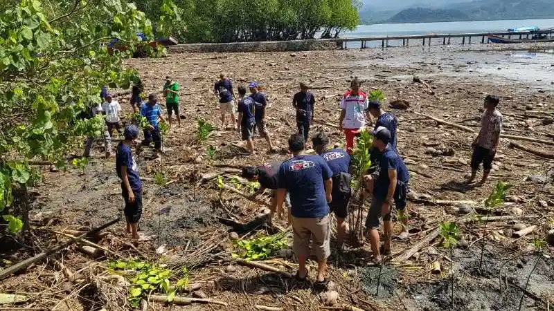 Foto - Komunitas Etios Valco Serbu Pahawang Dalam Misi Lingkungan Hidup