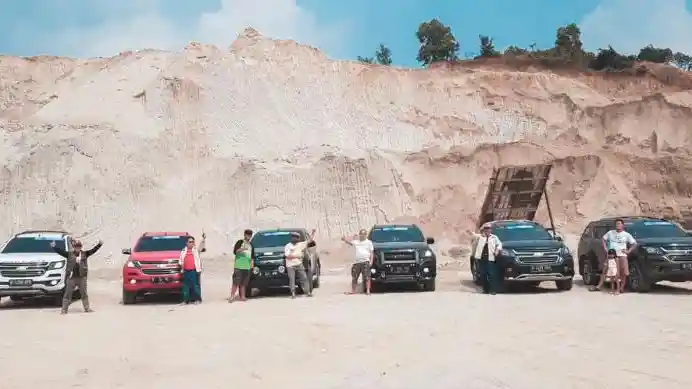 Berita - Komunitas Trailblazer Indonesia Ramai-ramai Tebar Kebaikan di Banten