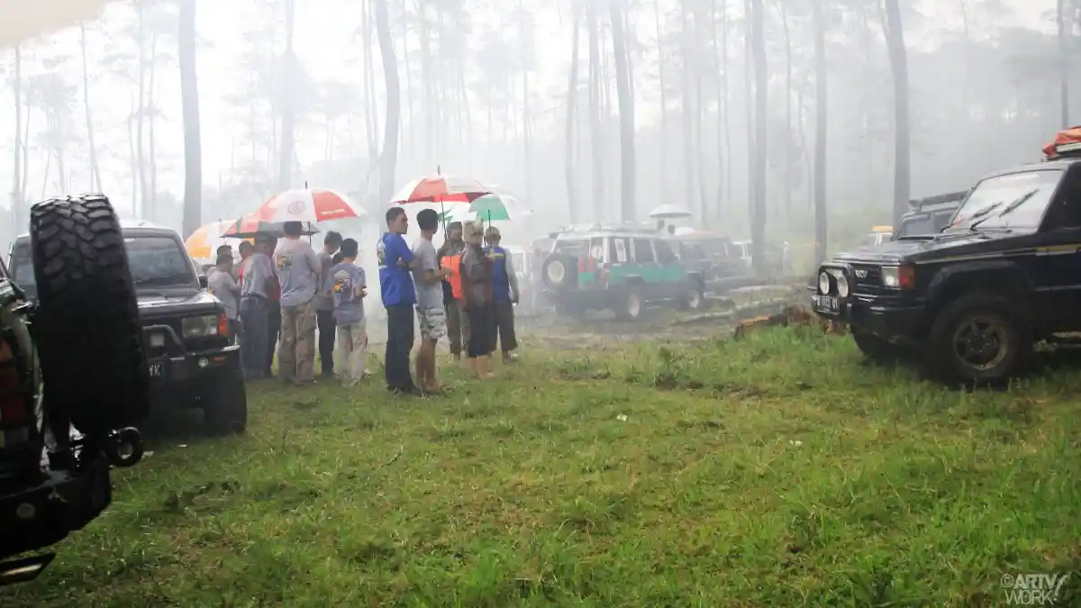 Foto - Komunitas Trooper Indonesia Nikmati Tahun Baruan di Alam Bebas (10 Foto)