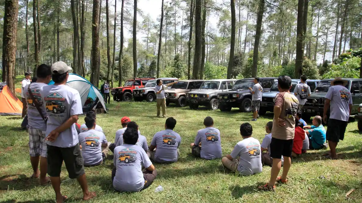 Foto - Komunitas Trooper Indonesia Nikmati Tahun Baruan di Alam Bebas (10 Foto)