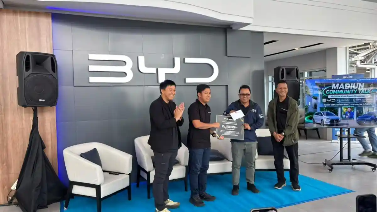 Foto - Komunitas Coba BYD M6 DM, Teknologi Dual Mode dan V2L Jadi Sorotan