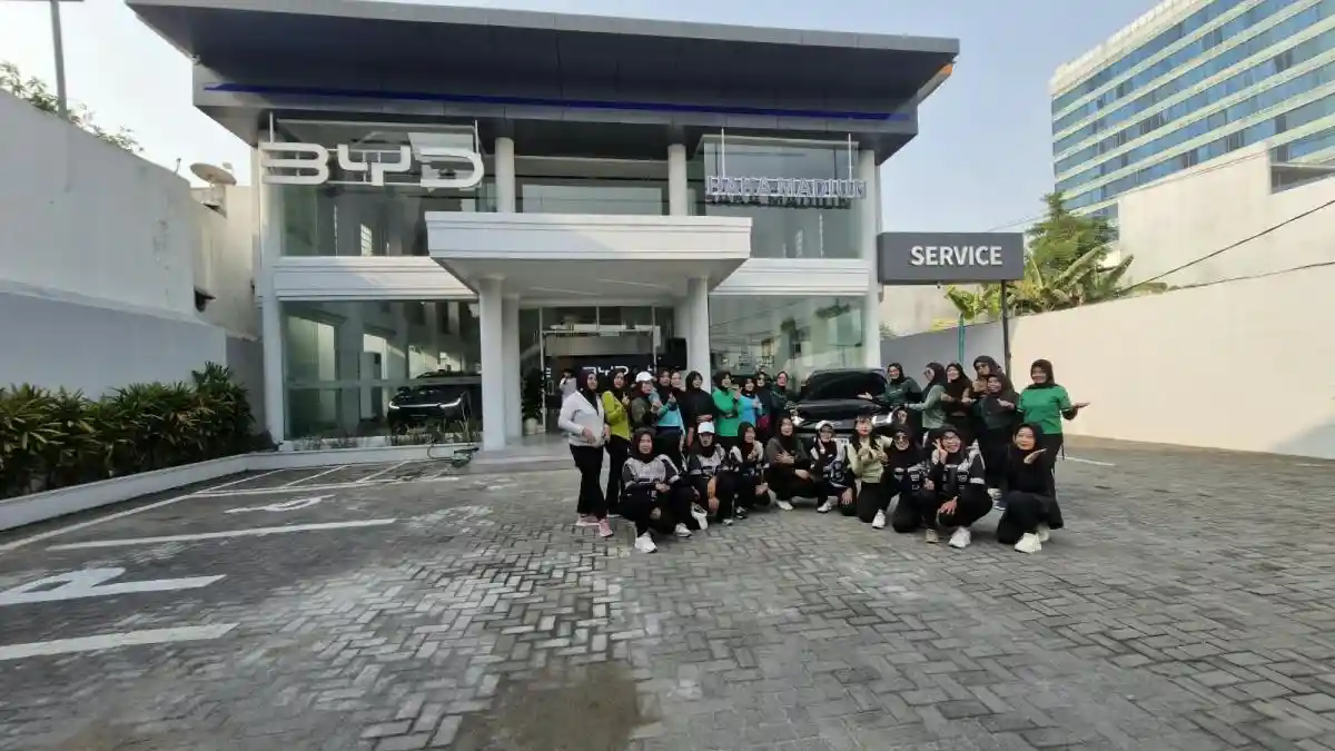 Foto - Komunitas Coba BYD M6 DM, Teknologi Dual Mode dan V2L Jadi Sorotan