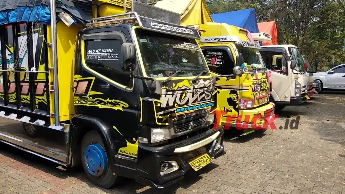 Foto - Mitsubishi Fuso Serahkan Materi Pelajaran SMK Di Papua Barat Daya