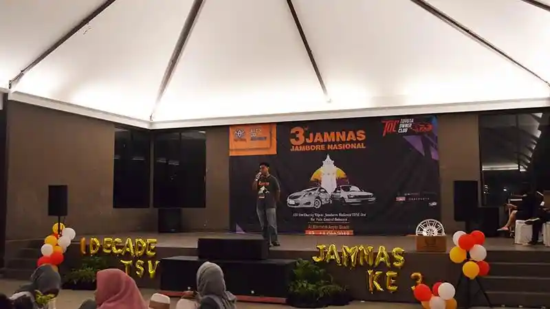 Foto - Keseruan Toyota Soluna Vios Club Galang Donasi Gempa Palu Sampai Lelang Pelek