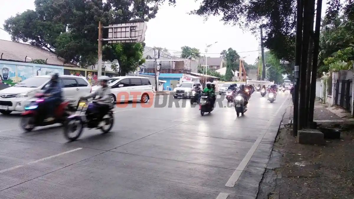 Foto - Korlantas Operasikan Drone Untuk Lakukan Tilang Elektronik, Pengguna Bahu Jalan Jadi Incaran