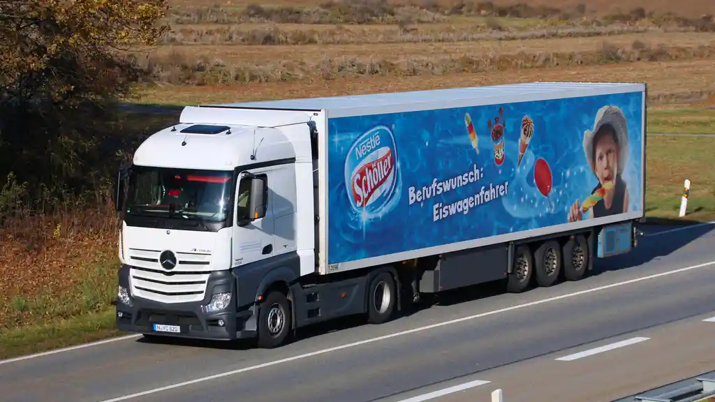 Foto - Irit Bahan Bakar, Nestle Puas Pakai Truk Mercedes-Benz Actros 2551