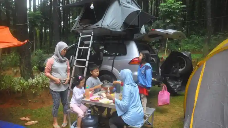 Foto - Komunitas Trooper Indonesia Andalkan Mobilnya Untuk Camping 