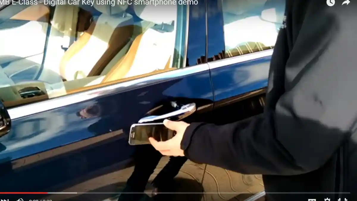 Berita - VIDEO: Mercedes-Benz Mulai Gusur Kunci Konvensional, Gantinya Adalah Ponsel