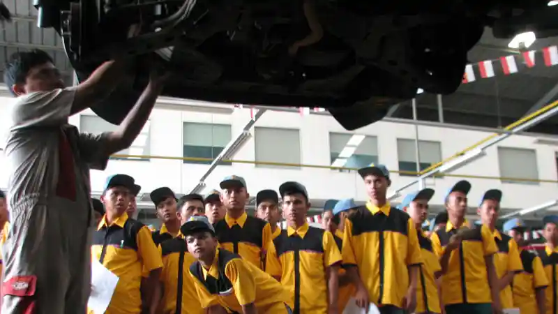 Berita - 100 Siswa SMK Kunjungi Workshop KIA