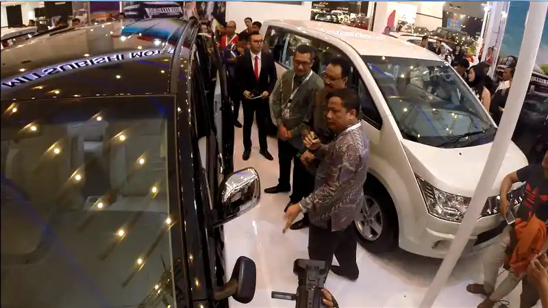 Foto - Mitsubishi Delica Royal Hadir Pertama Di Surabaya