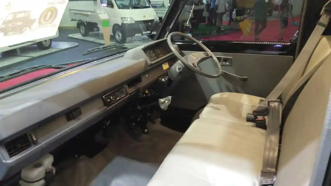 Foto - Mitsubishi L300 (2) Merajai Pasar Dengan Mesin Diesel