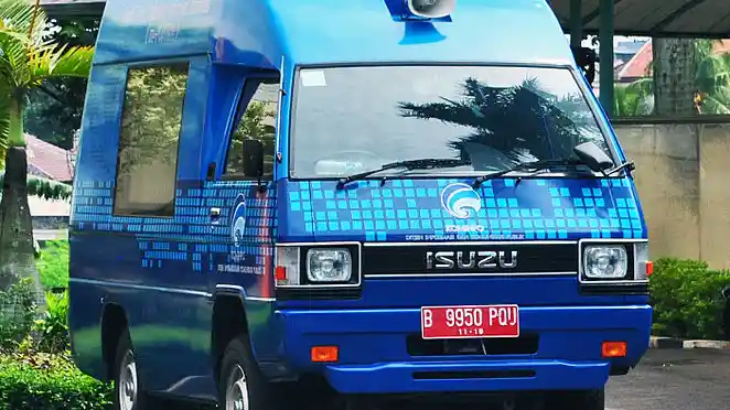 Foto - Mitsubishi L300, Kendaraan Sejuta Wajah