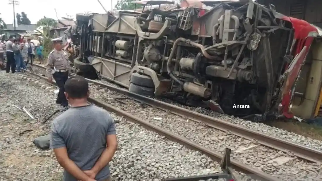 Berita - Perhatian, Jalur Kereta Api Harus “Steril”!