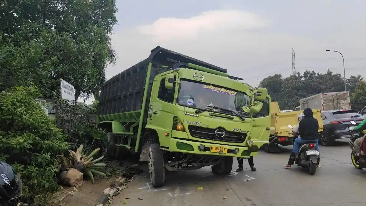 Berita - Lagi, Truk Penyebab Kecelakaan Di Jalan Padat 